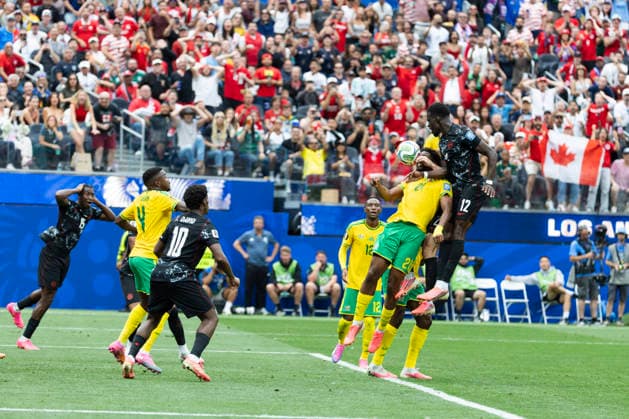 June 28, 2026, Los Angeles, California, USA: South Africa s Ime Okon (21) and CanadaÃ¢â‚¬â ¢s Tani Oluwaseyi (12) vie for the ball during the FIFA World Cup, WM, Weltmeisterschaft, Fussball Round of 32 soccer match at SoFi Stadium in Inglewood, Calif., Sunday, June 28, 2026. World Cup 2026: Canada Vs South Africa  - ZUMAc68_ 20260628_zaf_c68_035 Copyright: xRingoxChiux