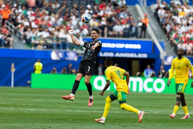 June 28, 2026, Los Angeles, California, USA: Canada s Stephen EustoÂ¡quio (7) and South Africa s Relebohile Mofokeng (10) vie for the ball during the FIFA World Cup, WM, Weltmeisterschaft, Fussball Round of 32 soccer match at SoFi Stadium in Inglewood, Calif., Sunday, June 28, 2026. Los Angeles USA - ZUMAc68_ 20260628_zaf_c68_037 Copyright: xRingoxChiux