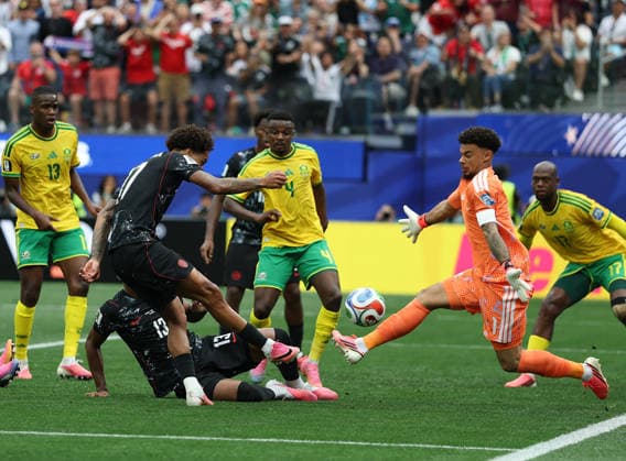 (260629) -- LOS ANGELES, June 29, 2026 -- Ronwen Williams (2nd R), goalkeeper of South Africa, makes a save during the round of 32 match between Canada and South Africa at the 2026 FIFA World Cup, WM, Weltmeisterschaft, Fussball at Los Angeles Stadium in Los Angeles, the United States, June 28, 2026. ) (SP)U.S.-LOS ANGELES-FOOTBALL-FIFA WORLD CUP-ROUND OF 32-CAN VS RSA MaoxSiqian 