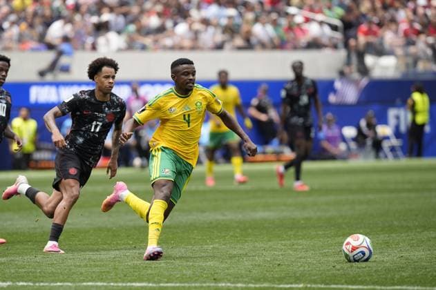 South Africa v Canada - FIFA World Cup, WM, Weltmeisterschaft, Fussball 2026 - Round of 32 INGLEWOOD, CALIFORNIA - JUNE 28: Teboho Mokoena (4) of South Africa in action against Tajon Buchanan (17) of Canada during the 2026 FIFA World Cup Round of 32 match between South Africa and Canada at Los Angeles Stadium (SoFi Stadium) in Inglewood, California, United States on June 28, 2026. Tayfun Coskun Anadolu California United States. Editorial use only. Please get in touch for any other usage.  Copyright: x2026xAnadoluxTayfunxCoskunx