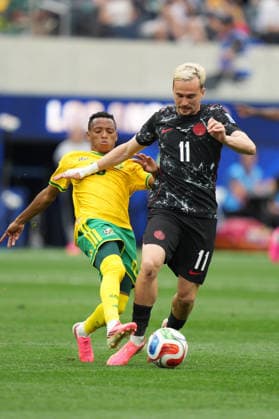 RECORD DATE NOT STATED 28th June 2026; SoFi Stadium, Los Angeles, California, United States of America; FIFA World Cup, WM, Weltmeisterschaft, Fussball Football, South Africa versus Canada; Relebohile Mofokeng of South Africa tackles Liam Millar of Canada AlecxBrown
