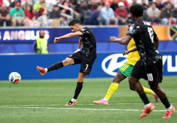 FIFA World Cup, WM, Weltmeisterschaft, Fussball 2026 - Round of 32 - South Africa vs Canada Stephen Eustaquio of Canada scores the 1-0 during the FIFA World Cup 2026 Round of 32 match South Africa against Canada, in Los Angeles, USA, 28 June 2026. LOS ANGELES United States  Copyright: xCHRISTOPERxTORRESx