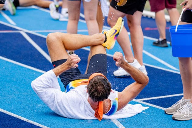 Ratingen, 28.06.2026, Leichathletik, Mehrkampf, Zehnkampf Harrison Williams (USA) liegt erschöpft nachdem abschließenden 1.500m-Lauf am Boden *** Ratingen, June 28, 2026, Track and Field, Combined Events, Decathlon: Harrison Williams of the U.S. lies exhausted on the ground after the final 1,500-meter run