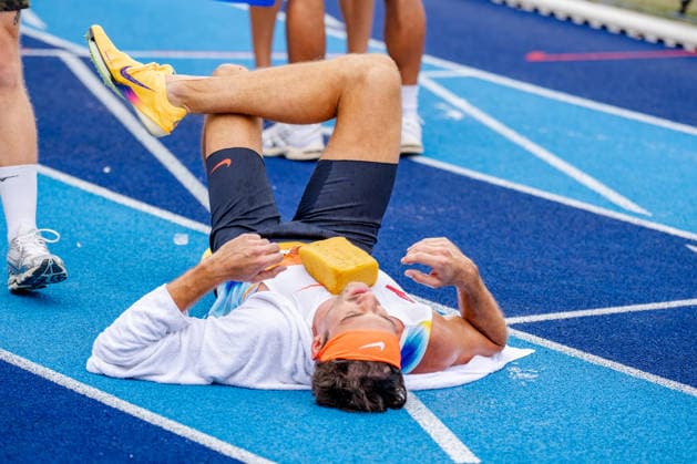 Ratingen, 28.06.2026, Leichathletik, Mehrkampf, Zehnkampf Harrison Williams (USA) liegt erschöpft nachdem abschließenden 1.500m-Lauf am Boden *** Ratingen, June 28, 2026, Track and Field, Combined Events, Decathlon: Harrison Williams of the U.S. lies exhausted on the ground after the final 1,500-meter run