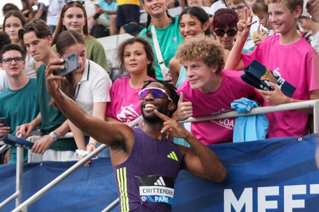 June 28, 2026, Paris, Å½Le-De-France, France: Freddie Crittenden of the United States interacts with fans and takes a selfie during the Wanda Diamond League Meeting de Paris at Stade Charlo ty. Paris France - ZUMAh209 20260628_zsp_h209_040 Copyright: xAlixHabibx
