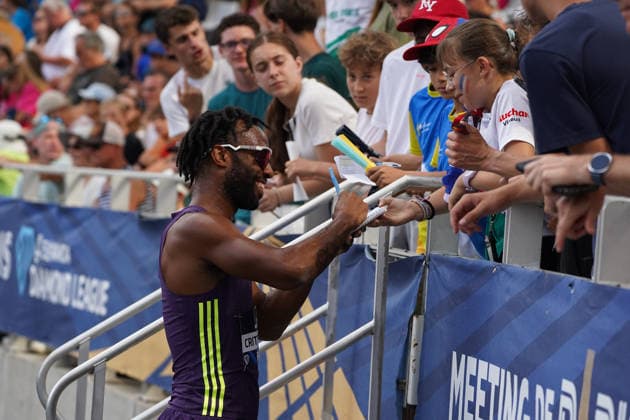 June 28, 2026, Paris, Å½Le-De-France, France: Freddie Crittenden of the United States signs autographs for fans following the Men s 110m Hurdles during the Wanda Diamond League Meeting de Paris at Stade Charlo ty. Paris France - ZUMAh209 20260628_zsp_h209_060 Copyright: xAlixHabibx