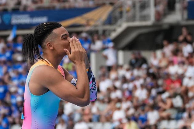 June 28, 2026, Paris, Å½Le-De-France, France: Emmanouil Karalis of Greece blows a kiss to the crowd after clearing the bar during the men s pole vault final at the Wanda Diamond League Meeting de Paris at Stade Charlo ty. Paris France - ZUMAh209 20260628_zsp_h209_069 Copyright: xAlixHabibx