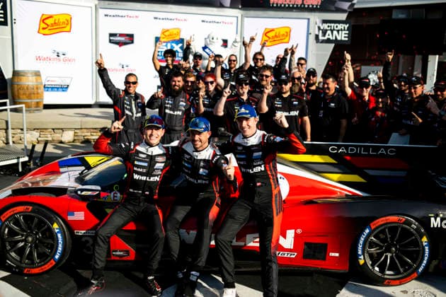 Sport Bilder des Tages #2 AUTO - 6 HOURS OF THE GLEN 2026 31 AITKEN Jack (gbr), BAMBER Earl (nzl), VESTI Frederik (dnk), Cadillac Whelen, Cadillac V-Series.R, celebrations during the Six Hours of the Glen 2026, 6th round of the 2026 IMSA WeatherTech SportsCar Championship, from June 26 to 28 on the Watkins Glen International in Watkins Glen, New York, United States of America - Watkins GlenUnited States  Copyright: xFabrizioxBoldonix