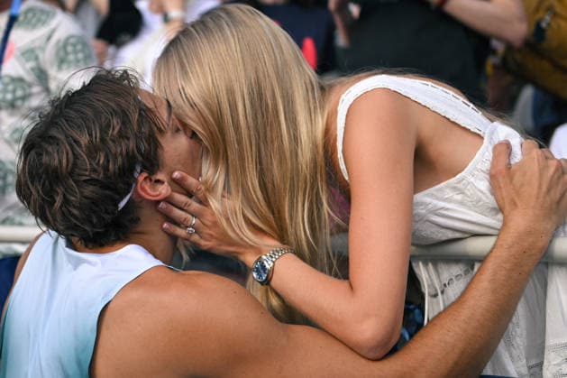 Sport Bilder des Tages #2 Wanda Diamond League in Paris FA Armand Duplantis kisses his wife Desire Inglander after competing during the Wanda Diamond League tournament at the Charlety Stadium in Paris on June 28, 2026. Photo by Firas Abdullah ABACAPRESS.COM Paris Ile-de-France France  Copyright: xAbdullahxFiras ABACAx