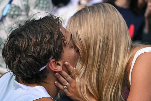 Wanda Diamond League in Paris FA Armand Duplantis kisses his wife Desire Inglander after competing during the Wanda Diamond League tournament at the Charlety Stadium in Paris on June 28, 2026. Photo by Firas Abdullah ABACAPRESS.COM Paris Ile-de-France France  Copyright: xAbdullahxFiras ABACAx