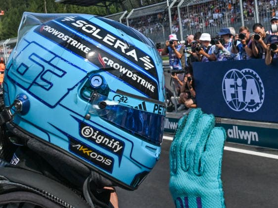 F1 Grand Prix Of Austria SPIELBERG, AUSTRIA - JUNE 28: Race winner George Russell of Great Britain and Mercedes-AMG celebrates in parc fermÃ by waving to the crowd and media following his victory in the F1 Grand Prix of Austria at Red Bull Ring on June 28, 2026 in Spielberg, Austria. Spielberg Austria  Copyright: xArturxWidakx originalFilename:widak-f1grandp260628_npPuN.jpg