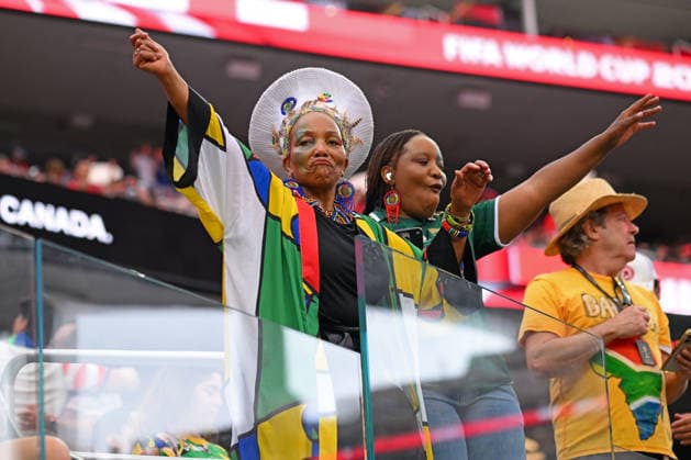 28th June 2026; SoFi Stadium, Los Angeles, California, United States of America; FIFA World Cup, WM, Weltmeisterschaft, Fussball Football, South Africa versus Canada; Fans of the South Africa enjoy the atmosphere JulianxMedina DiaEsportivo
