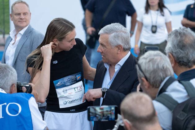 Settecolli Swimming Championships - Gretchen Walsh Sets World Record In 50m Freestyle - Rome Gretchen Walsh sets a new world record in the 50-meter freestyle final at the 62nd edition of the Settecolli International Swimming Championships in Rome, Italy on June 28, 2026, as Sara Curtis sets a new Italian record in third place and Sarah Sjostrom takes second, with Italian Deputy Prime Minister Antonio Tajani presenting the athletes. Photo by Andrea Bracaglia ABACAPRESS.COM Rome Italy Italy  Copyright: xBracagliaxAndrea ABACAx