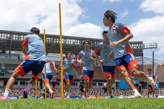 Sport Bilder des Tages #2 Fußball, FIFA WM 2026, Nationalteam Japan, Training (260629) -- HOUSTON, June 29, 2026 -- Nakamura Keito (R) of Japan attends a training session at the FIFA World Cup, WM, Weltmeisterschaft, Fussball 2026 in Houston, the United States, June 28, 2026. ) (SP)U.S.-HOUSTON-FOOTBALL-FIFA WORLD CUP-TRAINING-JAPAN XiaoxYijiu 