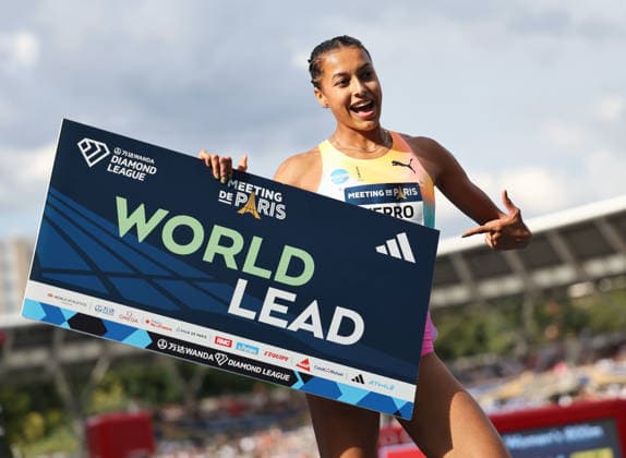 (260629) -- PARIS, June 29, 2026 -- Audrey Werro of Switzerland celebrates after the women s 800m final at the 2026 World Athletics Diamond League in Paris, France, June 28, 2026. ) (SP)FRANCE-PARIS-ATHLETICS-DIAMOND LEAGUE 2026? WuxHuiwo 