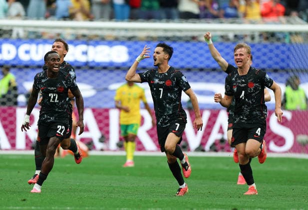 260629 -- LOS ANGELES, June 29, 2026 -- Players of Canada celebrate after scoring during the round of 32 match between Canada and South Africa at the 2026 FIFA World Cup, WM, Weltmeisterschaft, Fussball at Los Angeles Stadium in Los Angeles, the United States, June 28, 2026. SPU.S.-LOS ANGELES-FOOTBALL-FIFA WORLD CUP-ROUND OF 32-CAN VS RSA MaoxSiqian  (SP)U.S.-LOS ANGELES-FOOTBALL-FIFA WORLD CUP-ROUND OF 32-CAN VS RSA IMAGO MaoxSiqian  imago images 0860241166