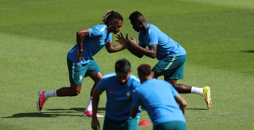 Fußball, FIFA WM 2026, Nationalteam Brasilien, Training #2 (260629) -- HOUSTON, June 29, 2026 -- Danilo Santos (L) and Luiz Henrique (R) of Brazil attends a training session at the FIFA World Cup, WM, Weltmeisterschaft, Fussball 2026 in Houston, the United States, June 28, 2026. ) (SP)U.S.-HOUSTON-FOOTBALL-FIFA WORLD CUP-TRAINING-BRAZIL LixMing 