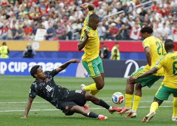 Football: 2026 World Cup Canada s Jonathan David (far L) is blocked by South African players during the first half of a football World Cup round of 32 match at Los Angeles Stadium in Inglewood, California, on June 28, 2026.  A14AA0005620615P
