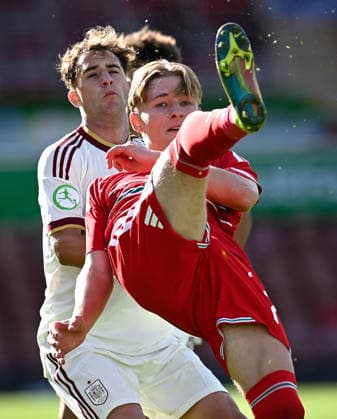 Football - 2026 UEFA European Under-19 Championship (U19 Euros) - Group A: Wales vs. Spain - SToK Cae Ras (Racecourse Ground) - Sunday 28th June 2026 Wales midfielder Oliver Bostock in action COLORSPORT BARRY MITCHELL 