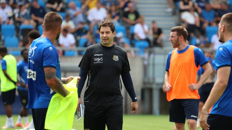 29.06.2026, xrekx, Fussball 3.Liga, 1.FC Saarbruecken - Trainingsauftakt Saison 2026 27 v.l. Argirios Giannikis Trainer (1.FC Saarbruecken) (DFL DFB REGULATIONS PROHIBIT ANY USE OF PHOTOGRAPHS as IMAGE SEQUENCES and or QUASI-VIDEO) Saarbruecken *** June 29, 2026, xrekx, Soccer 3rd Division, 1 FC Saarbrücken Starts Training for the 2026-27 Season; from left: Argirios Giannikis, Coach of 1 FC Saarbrücken. DFL and DFB regulations prohibit any use of photographs as image sequences and or quasi-video. Saarbrücken
