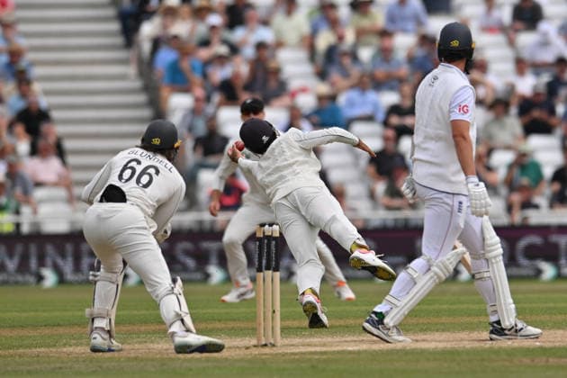 England v New Zealand, International Test Match 2026 Near miss for Josh Tongue of England during the International Test Match 2026 match between England and New Zealand at Trent Bridge, Nottingham, UK on 29 June 2026. Nottingham Trent Bridge Nottinghamshire UK Editorial use only , Copyright: xStevexPoolex PSI-24435-0039