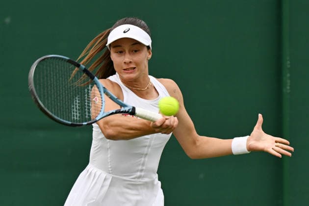 Wimbledon Tennis Championships 2026 - Day 1 LONDON, UNITED KINGDOM - JUNE 29: Zeynep Sonmez of Turkiye in action against Ann Li (not seen) of USA during the Women s Singles first round match on day one of The Championships Wimbledon 2026 at All England Lawn Tennis and Croquet Club on June 29, 2026 in London, United Kingdom. Ray Tang Anadolu London United Kingdom. Editorial use only. Please get in touch for any other usage.  Copyright: x2026xAnadoluxRayxTangx