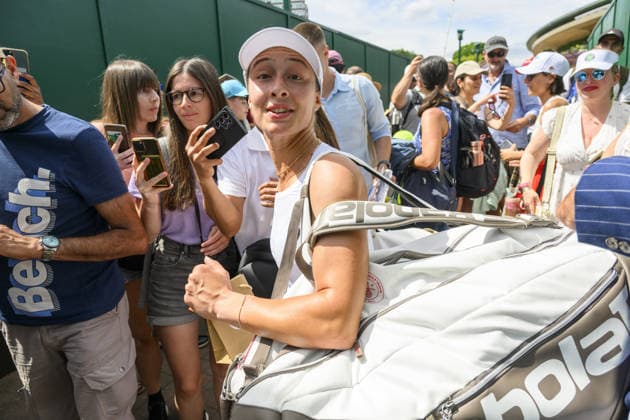 Wimbledon Tennis Championships 2026 - Day 1 LONDON, UNITED KINGDOM - JUNE 29: Zeynep Sonmez of Turkiye greets fans after her Women s Singles first-round match against Ann Li of the United States on day one of The Championships Wimbledon 2026 in London, United Kingdom, on June 29, 2026. Ray Tang Anadolu London United Kingdom. Editorial use only. Please get in touch for any other usage.  Copyright: x2026xAnadoluxRayxTangx