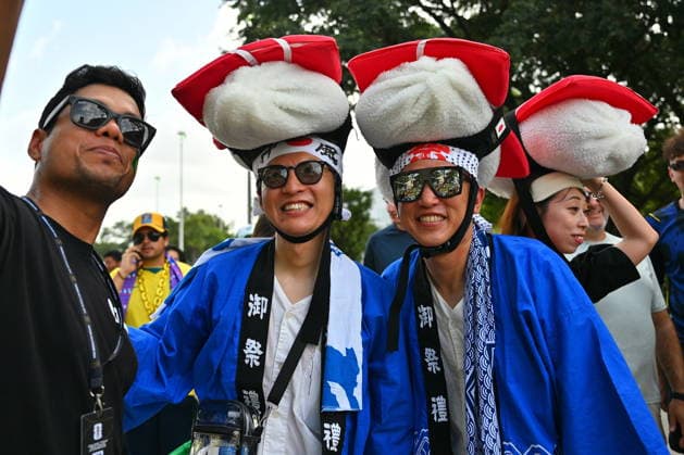 FIFA World Cup, WM, Weltmeisterschaft, Fussball 2026 - Round of 32 - Brazil vs Japan Supporters of Japan arrive to the stadium before the FIFA World Cup 2026 Round of 32 match Brazil against Japan, in Houston, USA, 29 June 2026. HOUSTON United States  Copyright: xSAMxWASSONx