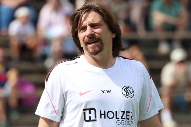 29.06.2026, xrekx, Fussball 1.Bundesliga, SV Elversberg - Trainingsauftakt Saison 202627 v.l. Vincent Wagner Trainer (SV 07 Elversberg) (DFL DFB REGULATIONS PROHIBIT ANY USE OF PHOTOGRAPHS as IMAGE SEQUENCES and or QUASI-VIDEO) Elversberg *** June 29, 2026, xrekx, Soccer, Bundesliga 1, SV Elversberg Kicks Off Training for the 2026–27 Season; from left: Vincent Wagner, Coach of SV 07 Elversberg. DFL and DFB regulations prohibit any use of photographs as image sequences and or quasi-video. Elversberg