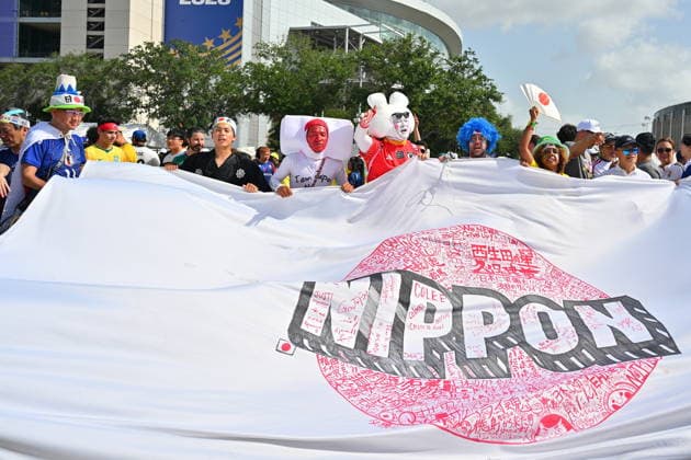 FIFA World Cup, WM, Weltmeisterschaft, Fussball 2026 - Round of 32 - Brazil vs Japan Supporters of Japan arrive to the stadium before the FIFA World Cup 2026 Round of 32 match Brazil against Japan, in Houston, USA, 29 June 2026. HOUSTON United States  Copyright: xSAMxWASSONx