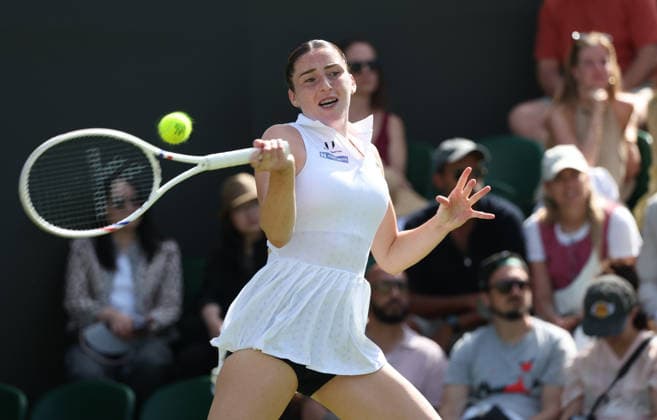 French Elsa Jacquemot plays a forehand in her match against Japan s Naomi Osaka on day one of the 2026 Wimbledon Championships in London on Monday, June 29, 2026.  LON2026062920 HUGOxPHILPOTT