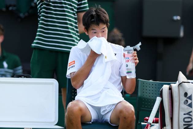 Michael Zheng during his first round match Wimbledon Tennis Championships, Day 1, The All England Lawn Tennis and Croquet Club, London, UK - 29 Jun 2026London The All England Lawn Tennis and United Kingdom  Copyright: xKieranxMcManus Shutterstockx 16964107ee