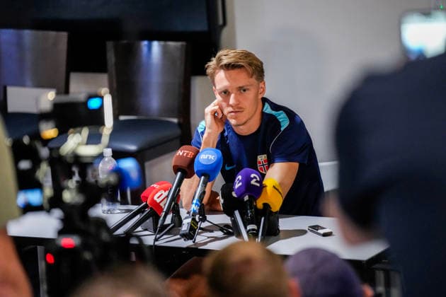 World Cup 2026 Dallas, Texas , USA 20260629. Kristoffer Ajer during a press conference, PK, Pressekonferenz with the Norwegian men s national football team at (SMU) Southern Methodist University in Dallas. Photo: Fredrik Varfjell NTB Dallas, Texas United States EDITORIAL USE ONLY. RESTRICTED USE FOR BETTING COMPANIES Ref:_SPODYVtR7gjtK8.jpg *** 2026 World Cup, Dallas, Texas, USA 20260629 Kristoffer Ajer during a press conference with the Norwegian men’s national soccer team at SMU (Southern Methodist University) in Dallas. Photo: Fredrik Varfjell, NTB. Dallas, Texas, United States. EDITORIAL USE ONLY. RESTRICTED USE FOR BETTING COMPANIES.  Copyright: xFredrikxVarfjellx xNTBx
