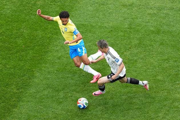 Daizen Maeda of Japan runs towards Marquinhos of Brazil Brazil v Japan, 2026 FIFA World Cup, WM, Weltmeisterschaft, Fussball Round of 32, Football, Houston Stadium, Houston, Texas, USA - 29 Jun 2026Houston Houston Stadium Texas (TX) United States of America  Copyright: xIsmaelxAdnan Shutterstockx 16968921o