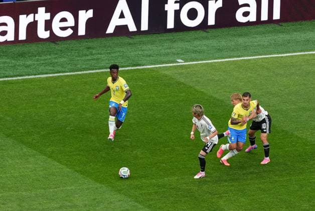 Vinicius Junior of Brazil passes the ball Brazil v Japan, 2026 FIFA World Cup, WM, Weltmeisterschaft, Fussball Round of 32, Football, Houston Stadium, Houston, Texas, USA - 29 Jun 2026Houston Houston Stadium Texas (TX) United States of America  Copyright: xIsmaelxAdnan Shutterstockx 16968921v