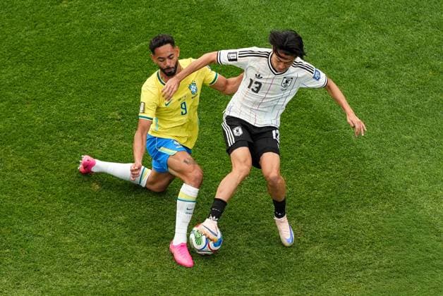 Matheus Cunha of Brazil and Keito Nakamura of Japan battle for the ball Brazil v Japan, 2026 FIFA World Cup, WM, Weltmeisterschaft, Fussball Round of 32, Football, Houston Stadium, Houston, Texas, USA - 29 Jun 2026Houston Houston Stadium Texas (TX) United States of America  Copyright: xIsmaelxAdnan Shutterstockx 16968921aa