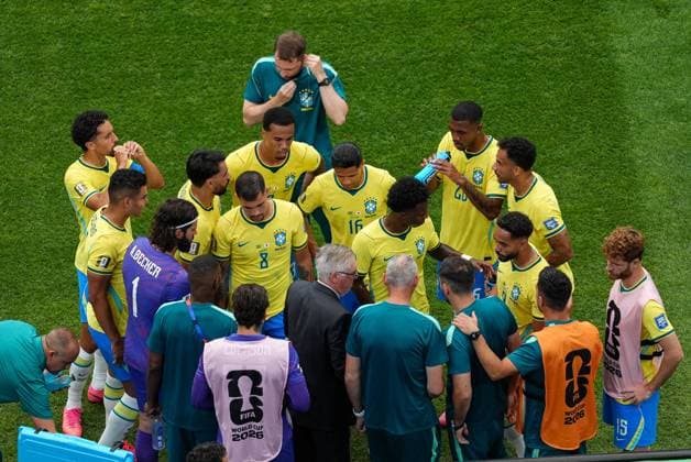 Brazil squad during the hydration break Brazil v Japan, 2026 FIFA World Cup, WM, Weltmeisterschaft, Fussball Round of 32, Football, Houston Stadium, Houston, Texas, USA - 29 Jun 2026Houston Houston Stadium Texas (TX) United States of America  Copyright: xIsmaelxAdnan Shutterstockx 16968921ah