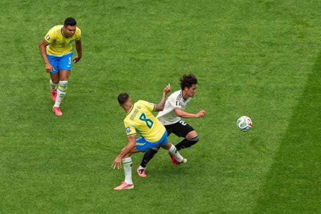 Bruno Guimaraes of Brazil tries to tackle Kaishu Sano of Japan Brazil v Japan, 2026 FIFA World Cup, WM, Weltmeisterschaft, Fussball Round of 32, Football, Houston Stadium, Houston, Texas, USA - 29 Jun 2026Houston Houston Stadium Texas (TX) United States of America  Copyright: xIsmaelxAdnan Shutterstockx 16968921bd