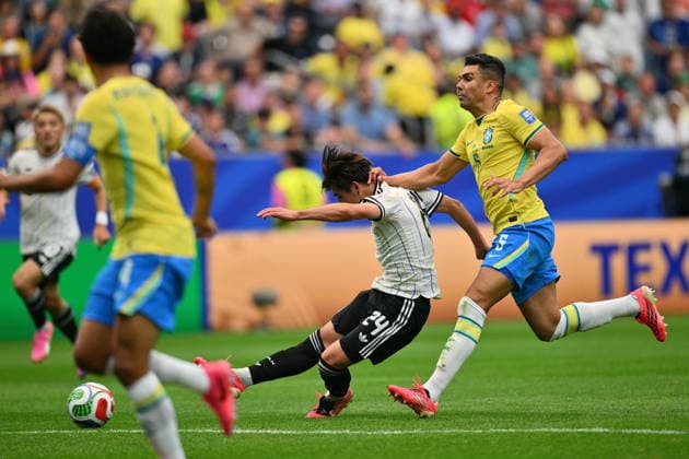 FIFA World Cup, WM, Weltmeisterschaft, Fussball 2026 - Round of 32 - Brazil vs Japan Kaishu Sano (C) of Japan scores the 1-0 lead under pressure from Casemiro (R) of Brazil during the FIFA World Cup 2026 Round of 32 match Brazil against Japan, in Houston, USA, 29 June 2026. HOUSTON United States  Copyright: xSAMxWASSONx