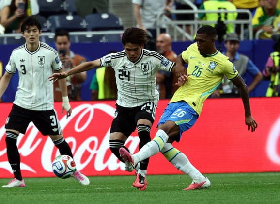FIFA World Cup, WM, Weltmeisterschaft, Fussball 2026 - Round of 32 - Brazil vs Japan Kaishu Sano of Japan and Rayan of Brazil (R) in action during the FIFA World Cup 2026 Round of 32 match Brazil against Japan, in Houston, USA, 29 June 2026. HOUSTON United States  Copyright: xCHRISTOPHERxNEUNDORFx