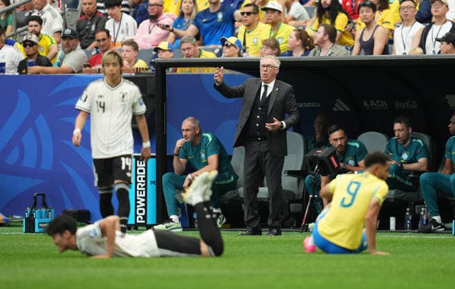 Carlo Ancelotti (Brazil) gestures during Brazil and Japan, Round of 32 FIFA World Cup, WM, Weltmeisterschaft, Fussball 2026, Houston Stadium, Texas, USA on June 29, 2026. Thor Wegner DeFodi Images. (Photo by DeFodi Images) - *** Carlo Ancelotti makes a gesture during the Brazil vs. Japan match in the Round of 32 of the 2026 FIFA World Cup at Houston Stadium in Texas, USA, on June 29, 2026. Photo by DeFodi Images (Thor Wegner)