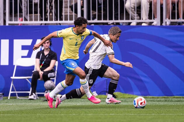 Brazil v Japan: round of 32 - FIFA World Cup, WM, Weltmeisterschaft, Fussball 2026 HOUSTON, TEXAS - JUNE 29: Marquinhos 4 of Brazil battles for the ball with Daizen Maeda 11 of Japan during the FIFA World Cup 2026 round of 32 match between Brazil and Japan at Houston Stadium on June 29, 2026 in Houston, USA. (Photo by Victor Monteiro PxImages) Houston Houston Stadium Texas USA Copyright: xVictorxMonteirox