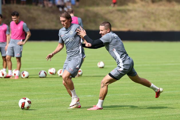 29.06.2026, Fussball, Herren, 1. Bundesliga, Saison 2026 2027, Trainingsauftakt, SV 07 Elversberg, Carlo Sickinger (SV 07 Elversberg), Lukas Pinckert (SV 07 Elversberg) Sankt Ingbert Mühlwaldstadion Saarland Deutschland (DEU) *** June 29, 2026, Soccer, Men s, 1st Bundesliga, 2026–2027 season, start of training, SV 07 Elversberg, Carlo Sickinger (SV 07 Elversberg), Lukas Pinckert (SV 07 Elversberg), Sankt Ingbert, Mühlwaldstadion, Saarland, Germany, DEU Copyright: xSebastianxBachx