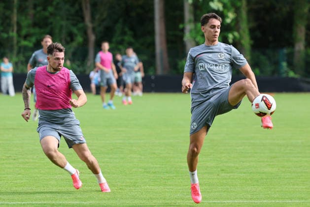 29.06.2026, Fussball, Herren, 1. Bundesliga, Saison 2026 2027, Trainingsauftakt, SV 07 Elversberg, Frederik Schmahl (SV 07 Elversberg), Luca Schnellbacher (SV 07 Elversberg) Sankt Ingbert Mühlwaldstadion Saarland Deutschland (DEU) *** June 29, 2026, Soccer, Men s, 1st Bundesliga, 2026–2027 season, start of training, SV 07 Elversberg, Frederik Schmahl (SV 07 Elversberg), Luca Schnellbacher (SV 07 Elversberg), Sankt Ingbert, Mühlwaldstadion, Saarland, Germany, DEU Copyright: xSebastianxBachx