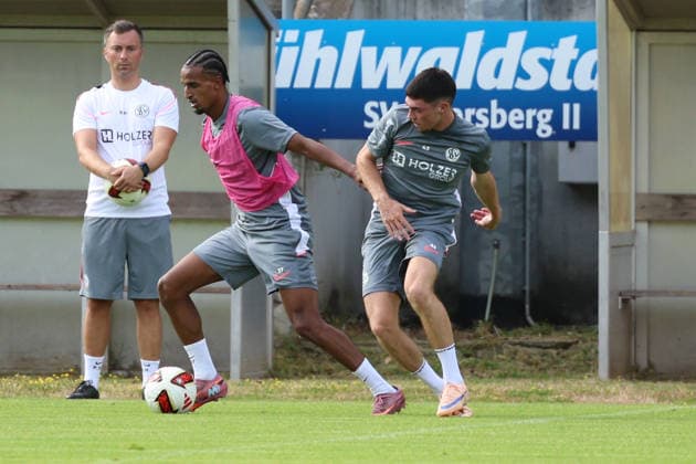29.06.2026, Fussball, Herren, 1. Bundesliga, Saison 2026 2027, Trainingsauftakt, SV 07 Elversberg, Filimon Gerezgiher (SV 07 Elversberg), Felix Keidel (SV 07 Elversberg) Sankt Ingbert Mühlwaldstadion Saarland Deutschland (DEU) *** June 29, 2026, Soccer, Men s, 1st Bundesliga, 2026–2027 season, start of training, SV 07 Elversberg, Filimon Gerezgiher (SV 07 Elversberg), Felix Keidel (SV 07 Elversberg), Sankt Ingbert, Mühlwaldstadion, Saarland, Germany, DEU Copyright: xSebastianxBachx