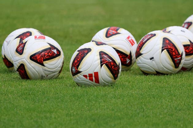 29.06.2026, Fussball, Herren, 1. Bundesliga, Saison 2026 2027, Trainingsauftakt, SV 07 Elversberg, Der neue Bundesliga Spielball mit dem Namen Torfabrik für die Saison 2026 2027 Sankt Ingbert Mühlwaldstadion Saarland Deutschland (DEU) *** June 29, 2026, Soccer, Men s, 1st Bundesliga, 2026–2027 season, start of training, SV 07 Elversberg, The new Bundesliga match ball, named Torfabrik, for the 2026–2027 season, Sankt Ingbert, Mühlwaldstadion, Saarland, Germany, DEU Copyright: xSebastianxBachx