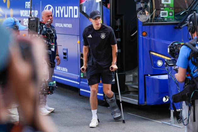 Nico Schlotterbeck (Germany, 15) auf Krücken FIFA World Cup, WM, Weltmeisterschaft, Fussball 2026: Deutschland v Paraguay 29 June 2026, FIFA World Cup 2026: Germany v Paraguay (Round of 32) at Boston Stadium in Foxborough, Massachusetts, USA *** Nico Schlotterbeck, Germany, 15, on crutches; 2026 FIFA World Cup: Germany vs. Paraguay, June 29, 2026; 2026 FIFA World Cup: Germany vs. Paraguay, Round of 32 at Boston Stadium in Foxborough, Massachusetts, USA Copyright: HMBxMedia xMarcoxBader