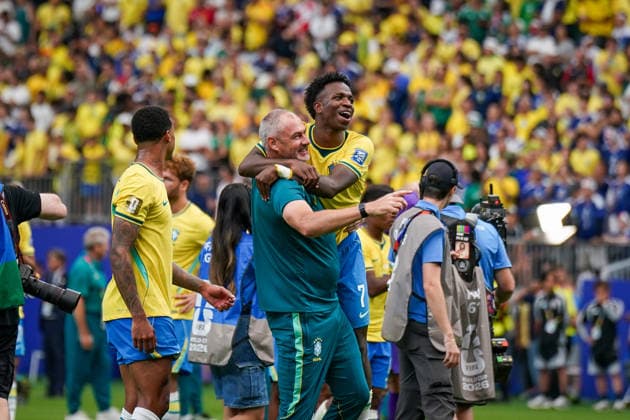 USA: Fußball FIFA World Cup, WM, Weltmeisterschaft, Fussball WM, Weltmeisterschaft, Fussball 2026 K.o.-Runde Round of 32 - Brasilien vs Japan, NRG Stadium Houston Stadium (Houston, Texas): Vinicius Junior Vinicius Junior Vini Jr. (Brasilien 7) feiert den Sieg Freude, Emotionen, Jubel *** USA Soccer FIFA World Cup, World Cup, 2026 Soccer World Cup Knockout Round, Round of 32, Brazil vs. Japan, NRG Stadium, Houston, Texas, Vinicius Junior, Vini Jr., Brazil 7 celebrates the victory—joy, emotions, jubilation Copyright: xJOERANxSTEINSIEKx