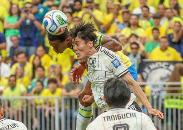 HOUSTON, TX - JUNE 29: (left to right) Magalhaes 3 of Brazil and Takehiro Tomiyasu 22 of Japan jump for a header in the second half during the FIFA World Cup, WM, Weltmeisterschaft, Fussball 2026 Round of 32 match between Brazil and Japan on June 29, 2026 at Houston Stadium in Houston, Texas. (Photo by Leslie Plaza Johnson Icon Sportswire) SOCCER: JUN 29 FIFA World Cup 26 Round of 32 - Brazil v Japan EDITORIAL USE ONLY Icon260629046