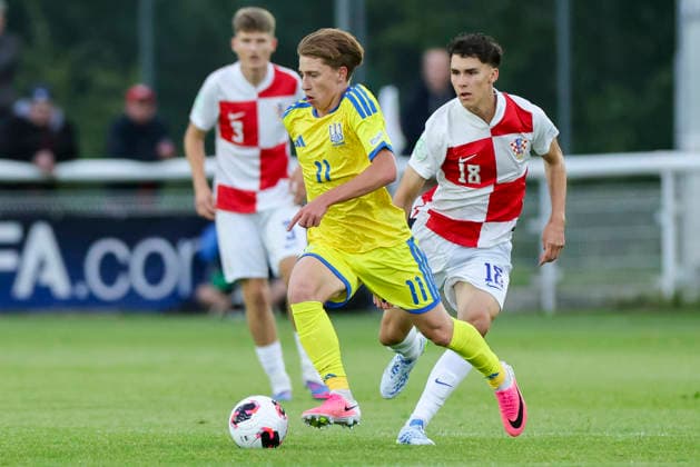Patryk Sykut (Ukraine) und Pavle Smiljanic (Croatia) kaempfen um den Ball, UEFA European Under-19 Championship 2026 Group B, Croatia v Ukraine, Bangor City Stadium am 29. June 2026 in Bangor, Vereinigtes Königreich. (Foto von Marco Steinbrenner DeFodi Images) Patryk Sykut (Ukraine) und Pavle Smiljanic (Croatia) battle for the ball, UEFA European Under-19 Championship 2026 Group B, Croatia v Ukraine, Bangor City Stadium, June 29, 2026 in Bangor, United Kingdom. (Photo by Marco Steinbrenner DeFodi Images) - *** Patryk Sykut (Ukraine) and Pavle Smiljanic (Croatia) battle for the ball, 2026 UEFA European Under-19 Championship, Group B, Croatia vs. Ukraine, Bangor City Stadium on June 29, 2026, in Bangor, United Kingdom. Photo by Marco Steinbrenner, DeFodi Images. Patryk Sykut (Ukraine) and Pavle Smiljanic (Croatia) battle for the ball, UEFA European Under-19 Championship 2026, Group B, Croatia vs. Ukraine, Bangor City Stadium, June 29, 2026, in Bangor, United Kingdom. Photo by Marco Steinbrenner, DeFodi Images
